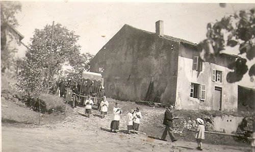 Fête-Dieu en 1945 - Photos d'autrefois à Silly-sur-Nied